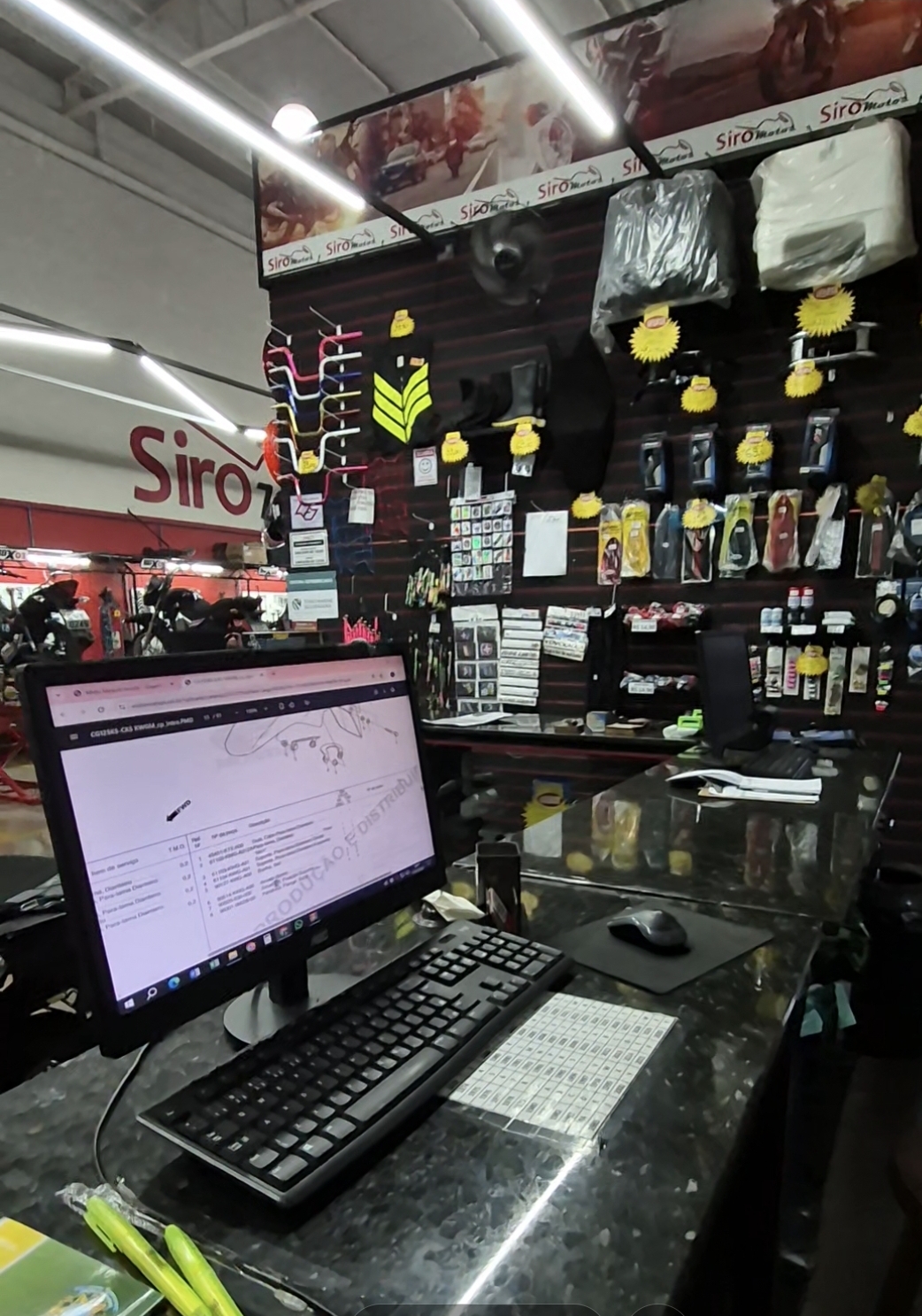 Interior da oficina Siro Motos